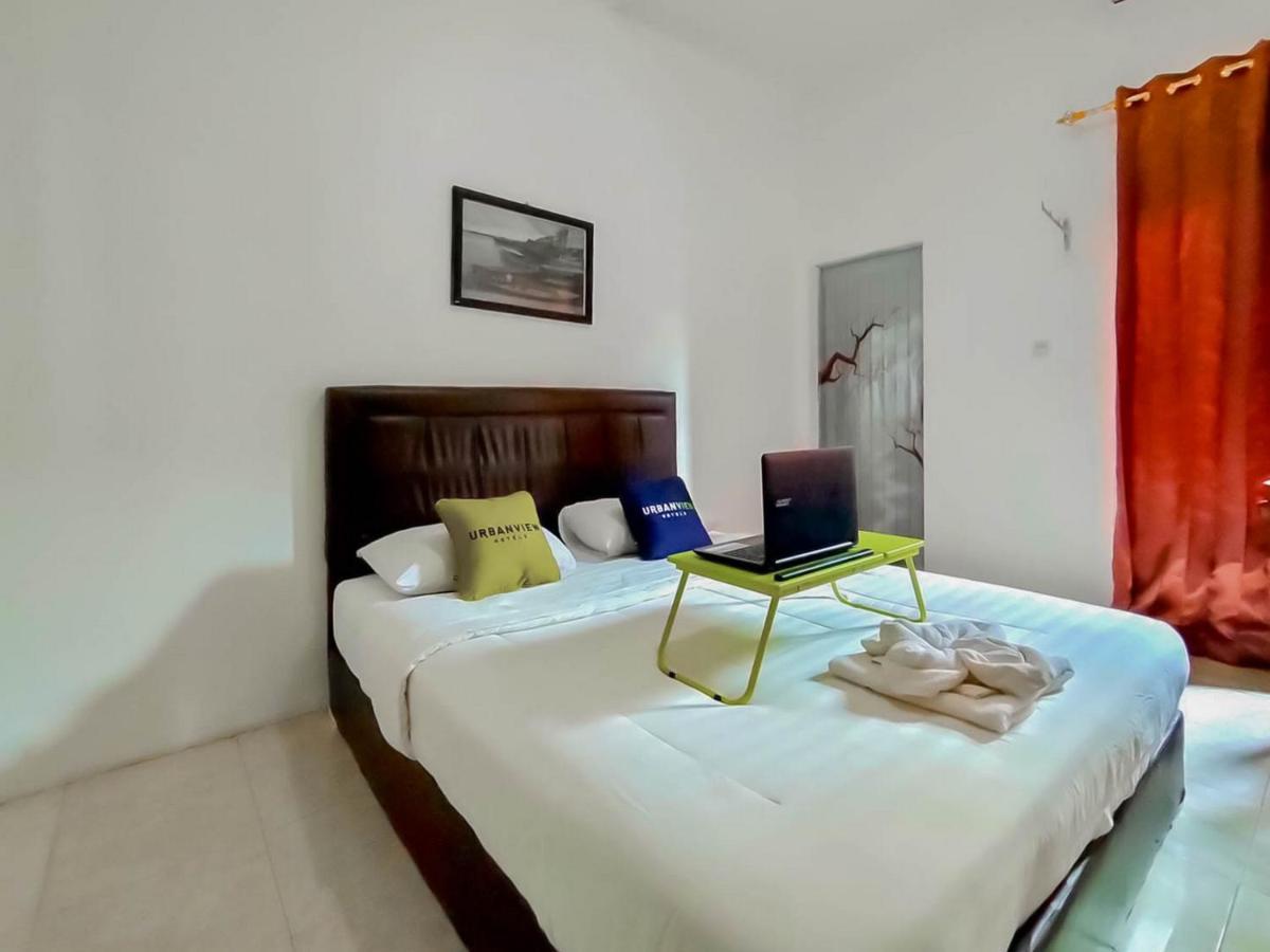 Urbanview Hotel Bagoes Sintang By Reddoorz Extérieur photo