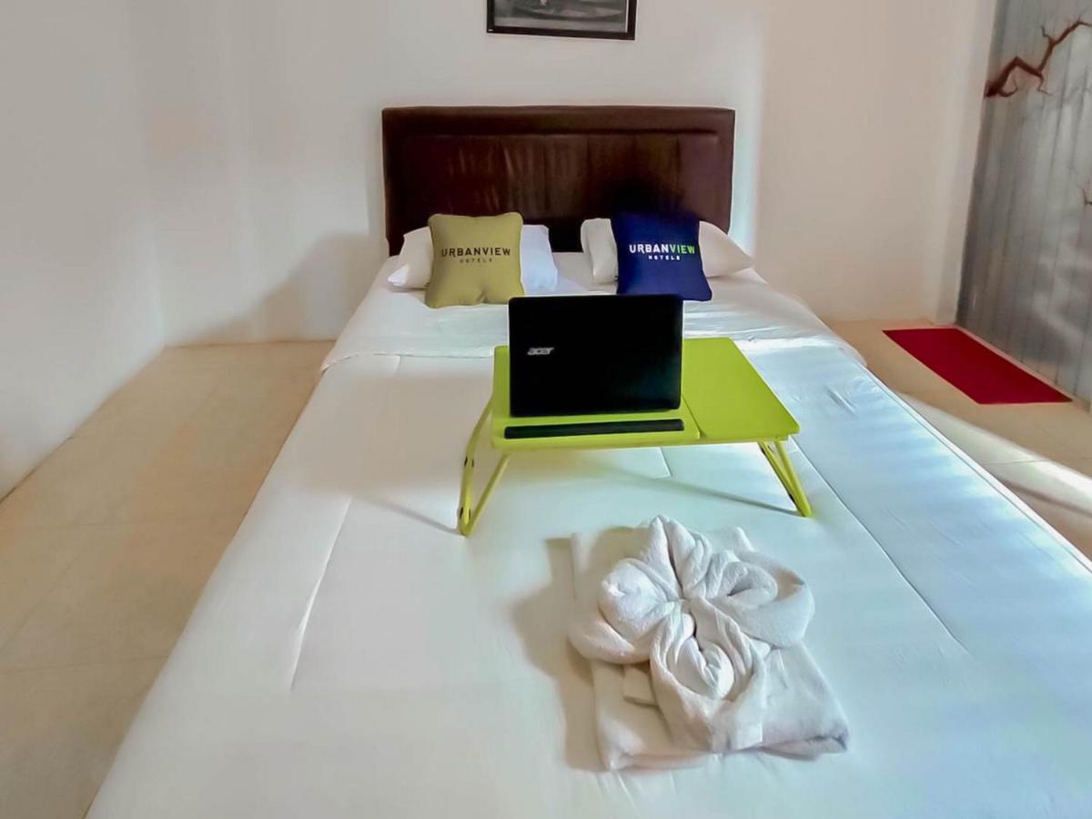 Urbanview Hotel Bagoes Sintang By Reddoorz Extérieur photo