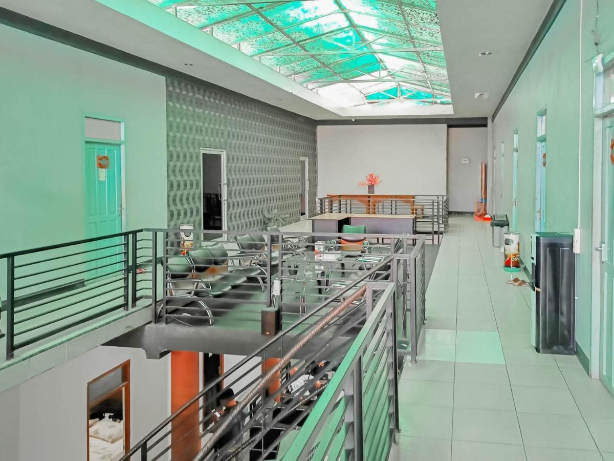 Urbanview Hotel Bagoes Sintang By Reddoorz Extérieur photo