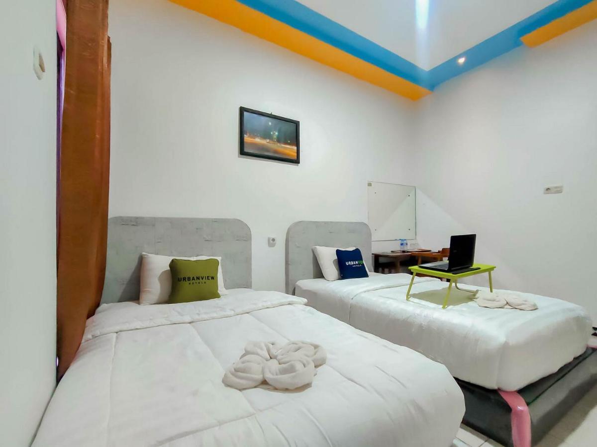 Urbanview Hotel Bagoes Sintang By Reddoorz Extérieur photo