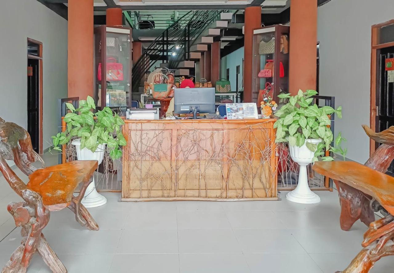 Urbanview Hotel Bagoes Sintang By Reddoorz Extérieur photo