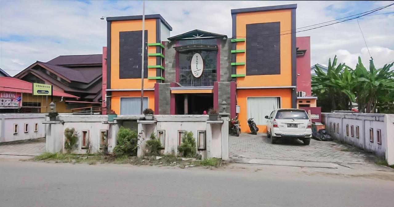 Urbanview Hotel Bagoes Sintang By Reddoorz Extérieur photo