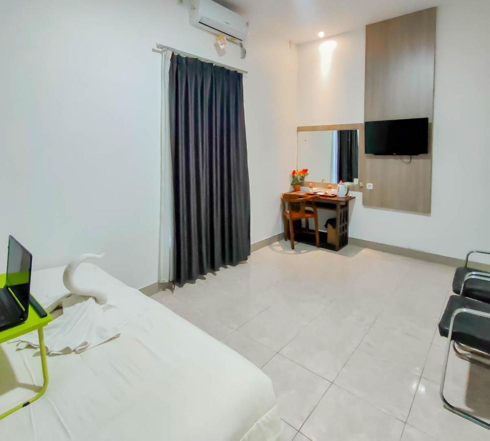 Urbanview Hotel Bagoes Sintang By Reddoorz Extérieur photo