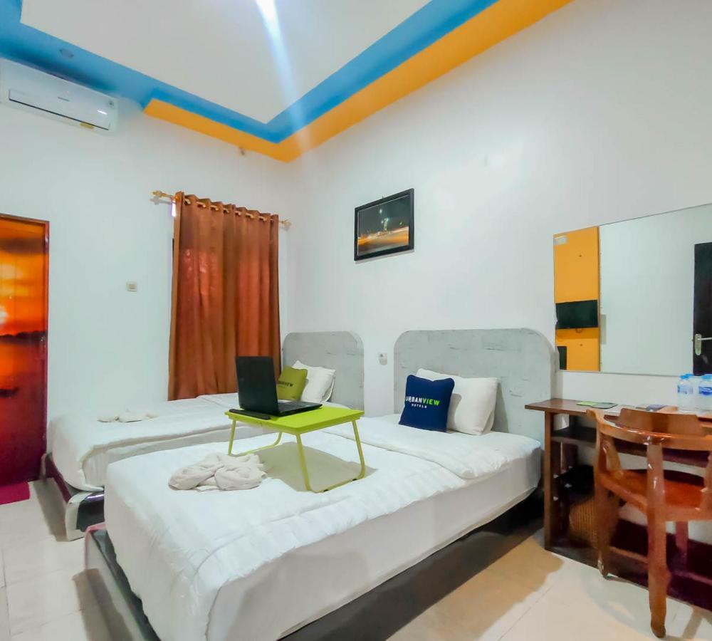 Urbanview Hotel Bagoes Sintang By Reddoorz Extérieur photo