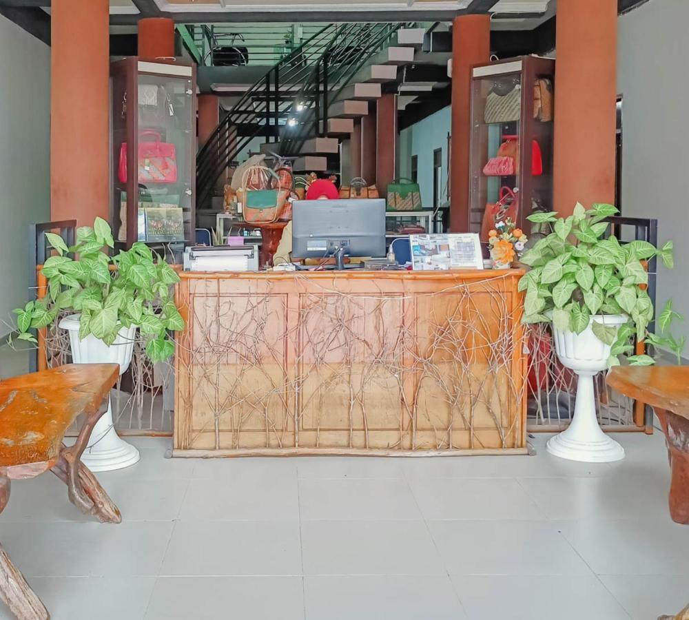 Urbanview Hotel Bagoes Sintang By Reddoorz Extérieur photo